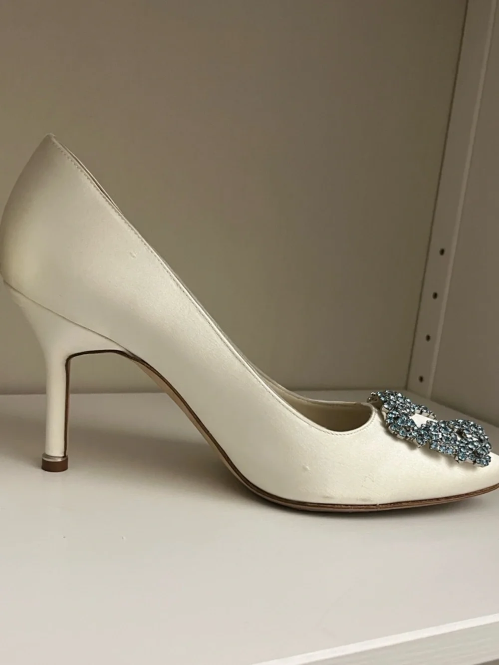 Manolo Blahnik Hangisi 90 Satin Pump with Blue Crystal Buckle 35.5 - Picture 5 of 15